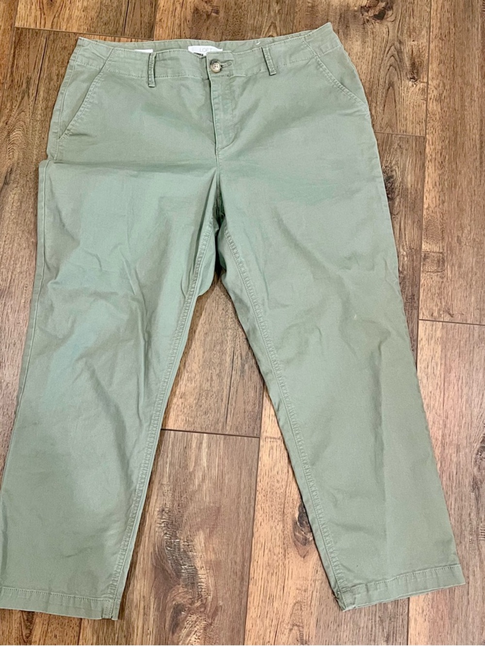 LOFT Women’s Olive Green Cropped Chino Capris